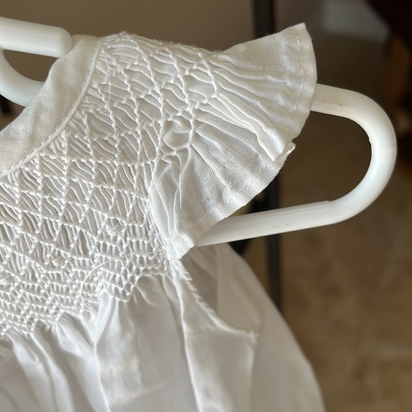 Feather Baby 100% Pima Cotton smocked dress with button up fastening 6-12 mths - Picture 4 of 4